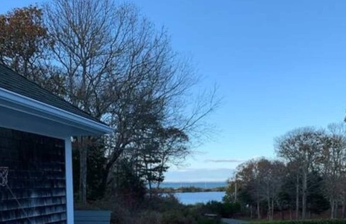 East Chop House | East Chop Waterview Farmhouse Sanitary & Serene