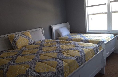 Marietta House | East Cobb Baseball Tournaments/32 miles from complex with pool/teams welcome!