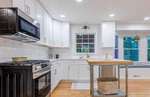 Marietta House | East Cobb Escape - minutes from everything! Live work play retreat