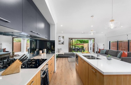 East Corrimal House | East Corrimal Escape Beautiful Beachside Living
