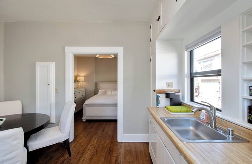 East End Apartment | East End Craftsman Studio Apt
