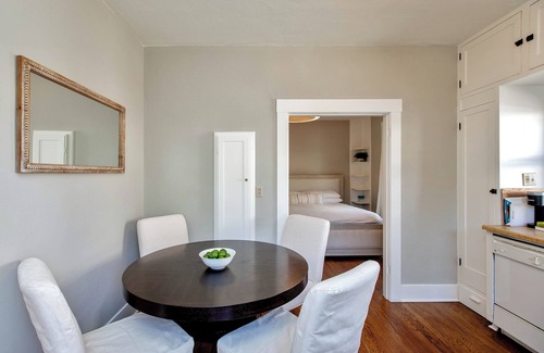 East End Apartment | East End Craftsman Studio Apt