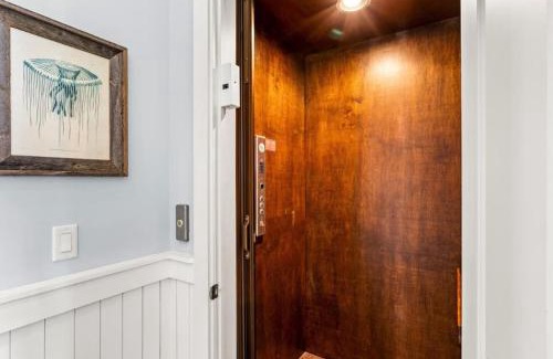 Galveston House | East end Pet friendly home Nearby to Beach