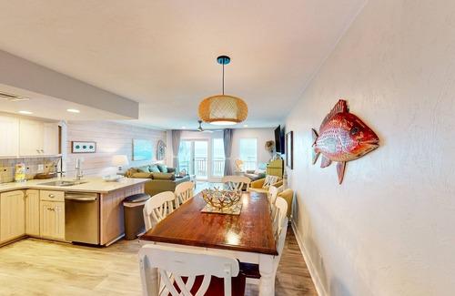 East End Condo | East-end SGI condo with Gulf views, beach access, on-site pool, & private W/D