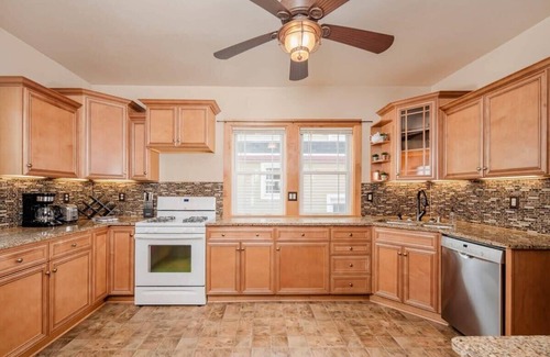 Oshkosh House | East Hall Park Escape - 3 Bedroom Family Home