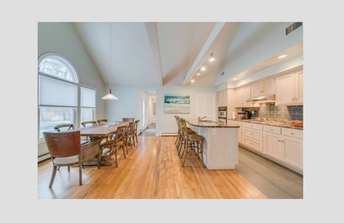 East Hampton North House | EAST HAMPTON BEAUTY - 1.3 MILE WALK TO OCEAN BEACH, TOWN OF EH and AMAGANSETT !