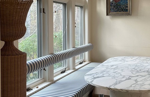 Barnes Landing House | East Hampton: Chic 4 bed, Water Views, Walk to Beach, 5 min drive to Amagansett