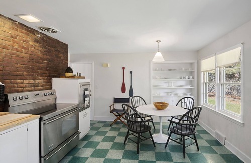 Springs House | EAST HAMPTON LOVELY COTTAGE NEAR BAY, DINING, DUCK POND ARTS; 5 STAR REVIEWS