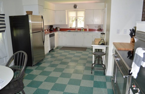 Springs House | EAST HAMPTON LOVELY COTTAGE NEAR BAY, DINING, DUCK POND ARTS; 5 STAR REVIEWS