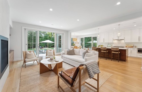 East Hampton House | East Hampton. New Spacious 5-bedroom house. Pool with great outdoor living
