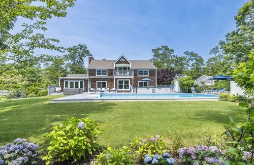 East Hampton House | East Hampton Sag Harbor Village Fringe Pool Hot Tub Gym