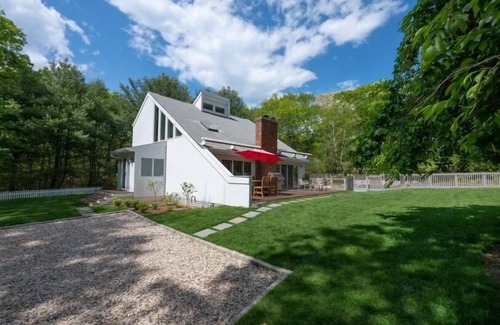 Northwest Harbor House | East Hampton Walk/Bike to Sunsets on the Beach
