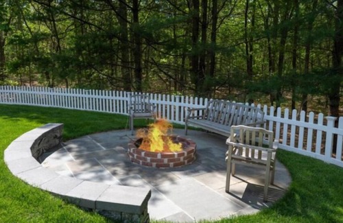 Northwest Harbor House | East Hampton Walk/Bike to Sunsets on the Beach