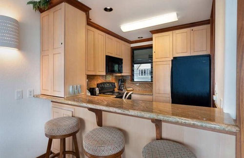 Lihue Condo | East Kauai OV Bliss! Open Kitchen, Lanai, WiFi, TV, DVD+Ceiling Fans–Kaha Lani 321