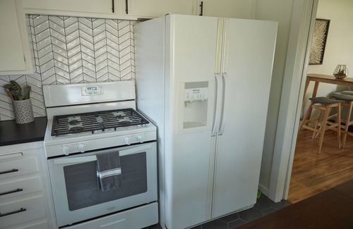 Montrose House | East LA Bungalow, Great for Families and Couples