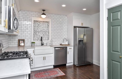 Oakhurst House | East Lake Cottage (Entire Home, pet friendly!)