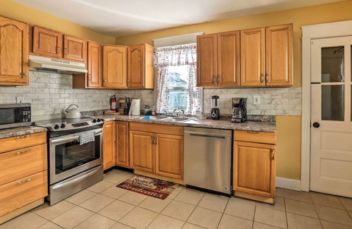East Lansdowne House | East Lansdowne Abode ~ 7 Mi to Center City!