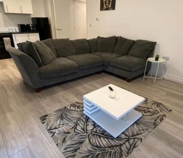 Barking Apartment | East London - 2 bed Apartment with Parking