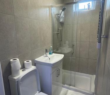 Lea Bridge Apartment | EAST LONDON APARTMENTS SELF check in