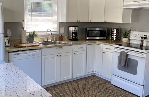 Siskiyou-Hargadine Historic District House | East Main Downtown Bungalow