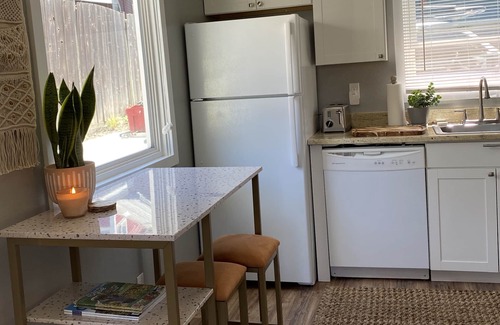 Siskiyou-Hargadine Historic District House | East Main Downtown Bungalow