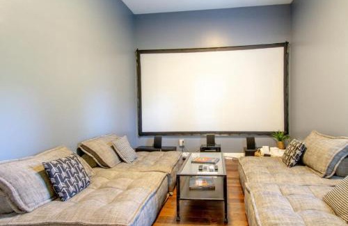 Cleveland Park House | East Nash Enclave Movie Room Private Yard