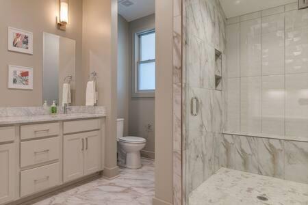 Greenwood House | East Nashville Retreat for 10 Guests