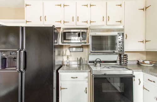 Inglewood House | East Nashville River Retreat, Hot tub, Minutes from 5points and Downtown