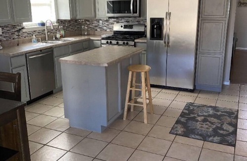 Biggs Field House | East Oasis Retreat Home 2 story, 4 bedroom, King size bed in Master bedroom 8KTV