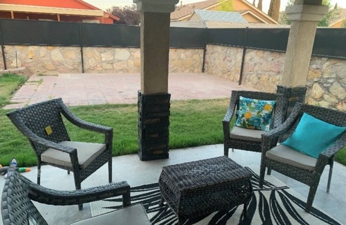 Biggs Field House | East Oasis Retreat Home 2 story, 4 bedroom, King size bed in Master bedroom 8KTV