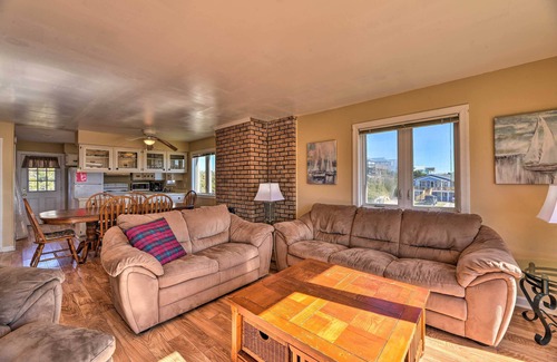 Emerald Isle Condo | 'East of the Sun' Beachside Apartment w/Deck!