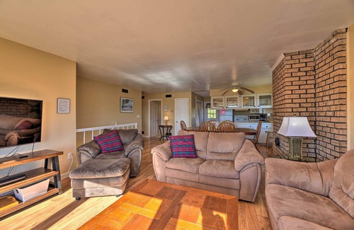 Emerald Isle Condo | 'East of the Sun' Beachside Apartment w/Deck!