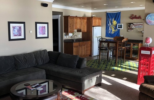 Spirit Lake House | East Okoboji Luxurious Lakefront Vacation Home - 5 Bedroom -Sleeps up 18+