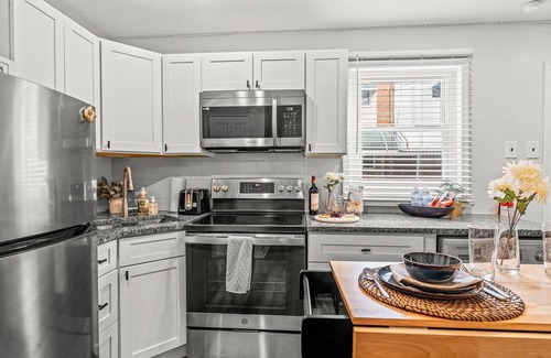 Passyunk Square Apartment | East Passyunk Trendy Apartment