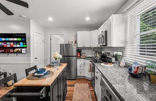 Passyunk Square Apartment | East Passyunk Trendy Apartment