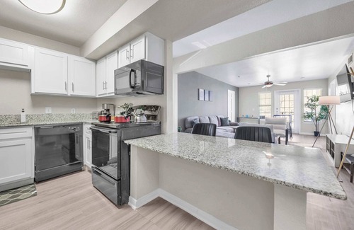 Pleasant Valley Apartment | East Riverside Serenity: Spacious 4 BR/4 BA Haven
