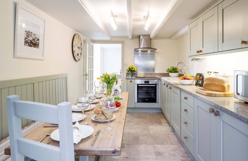 Sandsend Cottage | EAST ROW LODGE, family friendly, with open fire in Sandsend