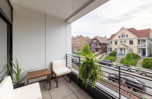 Lower East Side Apartment | East Side Luxury 1BR Apt - Near Brady St with Balcony and Lounge