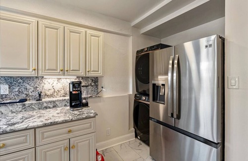Lower Avenues House | East Street Retreat | Walk Everywhere!
