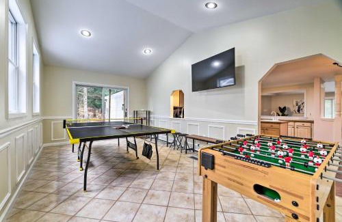 East Stroudsburg House | East Stroudsburg House with Hot Tub and Pool!