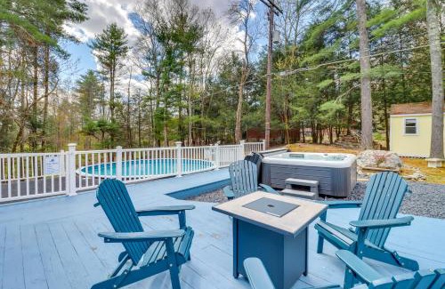 East Stroudsburg House | East Stroudsburg House with Hot Tub and Pool!
