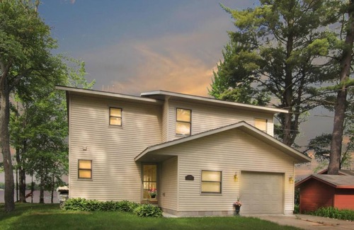 Lewiston House | East Twin Lake House - Kayak, SUP - 2 Minutes to town