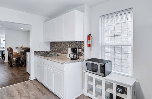 Noble Square House | East Village Hideaway Sleeps 16 w/Parking!