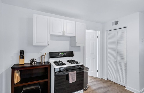 Noble Square House | East Village Hideaway Sleeps 16 w/Parking!