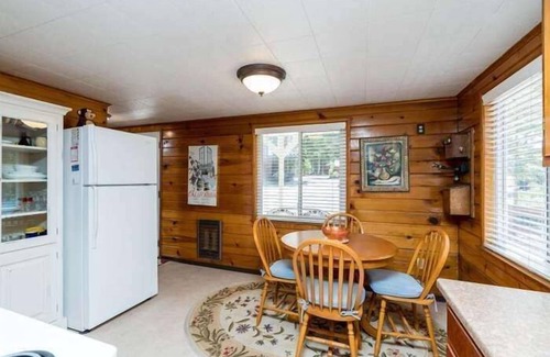 Shaver Lake Cabin | East Village Shaver Lake Cabin - Mellow Yellow