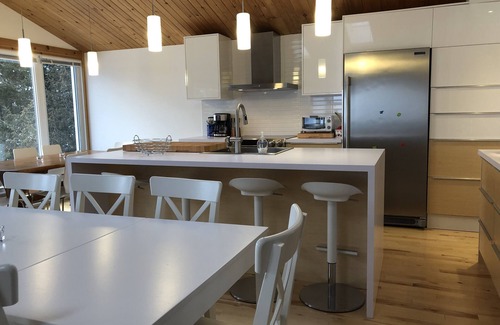 Eastman Cottage | Eastern Townships waterfront with salt-in-ground spa, sauna, pool table and wifi