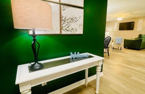 Hammond Apartment | Eastgate 5A Cozy family retreat close to downtown Hammond