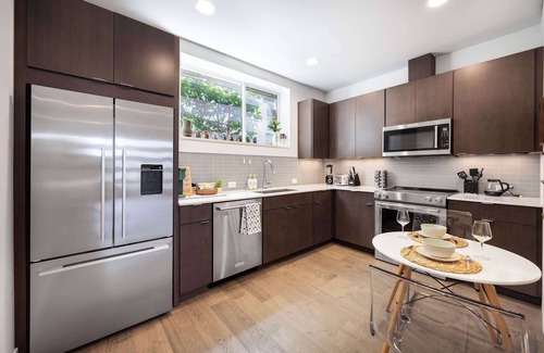 Eastlake House | Eastlake Gem: Rooftop Sauna & Lake View, 3min SLU