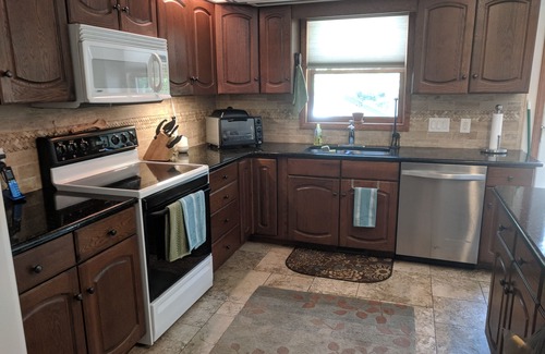 Flat Rock House | Easy access to Asheville, Greenville and the Green River!