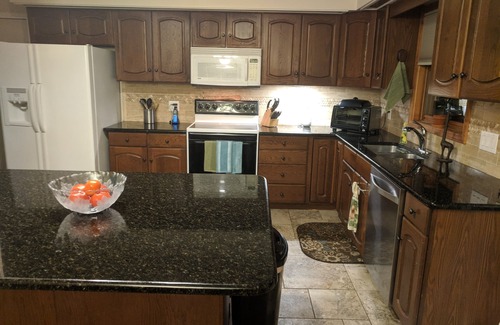 Flat Rock House | Easy access to Asheville, Greenville and the Green River!